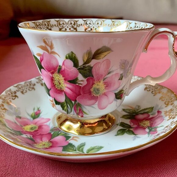 Beautiful Royal Albert pink and gold Prairie Rose teacup - Picture 3 of 10
